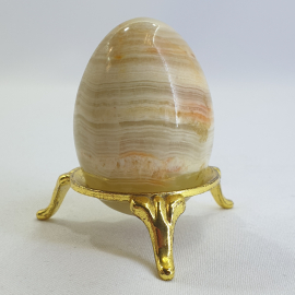 Сувенирное яйцо из оникса на металлической подставке